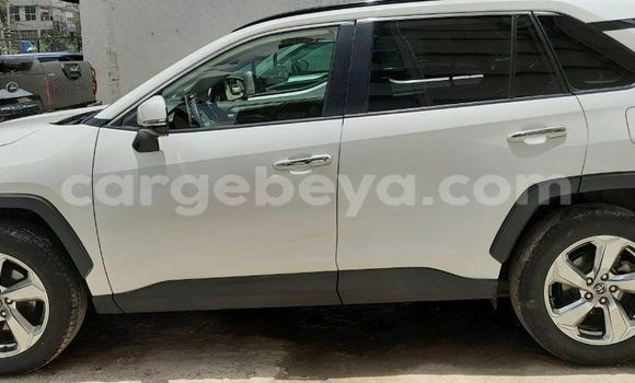 Buy Used Toyota RAV4 White Car in Addis–Ababa in Ethiopia Buy Used Toyota RAV4 White Car in Addis–Ababa in Ethiopia