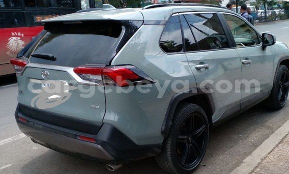 Oofamaa Toyota RAV4 Other Makiinaa iti Addis–Ababa keessatti Ethiopia keessatti Oofamaa Toyota RAV4 Other Makiinaa iti Addis–Ababa keessatti Ethiopia keessatti