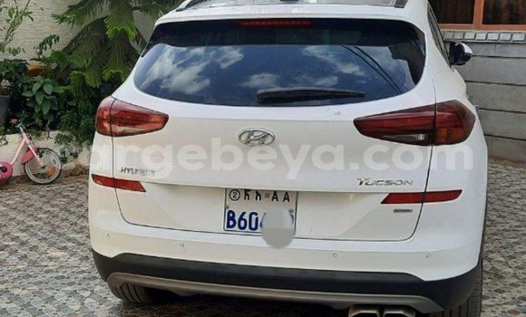 Buy Used Hyundai Tucson White Car in Addis–Ababa in Ethiopia Buy Used Hyundai Tucson White Car in Addis–Ababa in Ethiopia