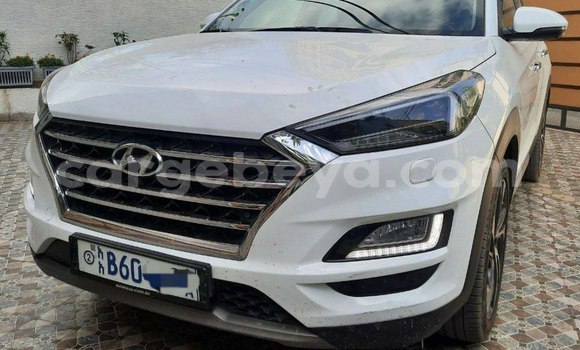 Buy Used Hyundai Tucson White Car in Addis–Ababa in Ethiopia Buy Used Hyundai Tucson White Car in Addis–Ababa in Ethiopia