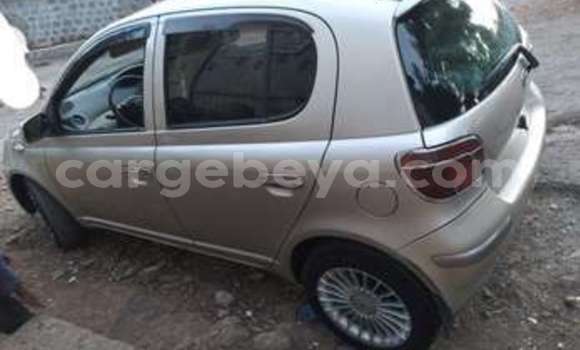 Oofamaa Toyota Vitz Silver Makiinaa iti Addis–Ababa keessatti Ethiopia keessatti Oofamaa Toyota Vitz Silver Makiinaa iti Addis–Ababa keessatti Ethiopia keessatti