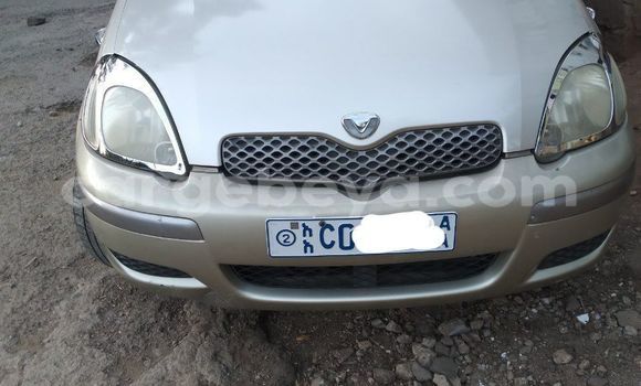 Oofamaa Toyota Vitz Silver Makiinaa iti Addis–Ababa keessatti Ethiopia keessatti Oofamaa Toyota Vitz Silver Makiinaa iti Addis–Ababa keessatti Ethiopia keessatti
