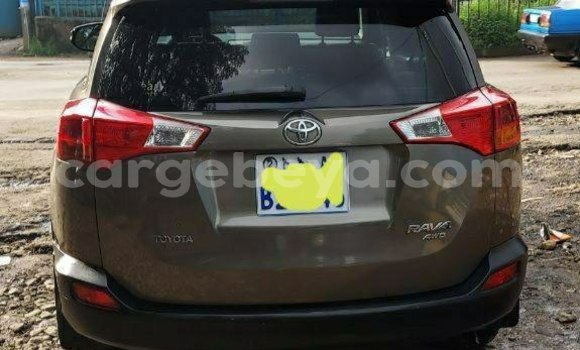 Oofamaa Toyota RAV4 Other Makiinaa iti Addis–Ababa keessatti Ethiopia keessatti Oofamaa Toyota RAV4 Other Makiinaa iti Addis–Ababa keessatti Ethiopia keessatti