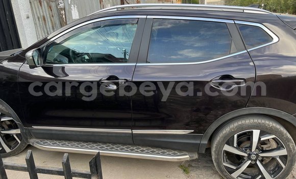 Oofamaa Nissan Qashqai Brown Makiinaa iti Addis–Ababa keessatti Ethiopia keessatti Oofamaa Nissan Qashqai Brown Makiinaa iti Addis–Ababa keessatti Ethiopia keessatti