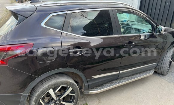 Oofamaa Nissan Qashqai Brown Makiinaa iti Addis–Ababa keessatti Ethiopia keessatti Oofamaa Nissan Qashqai Brown Makiinaa iti Addis–Ababa keessatti Ethiopia keessatti