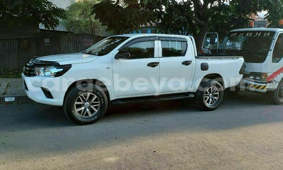 Buy Used Toyota Hilux White Car in Addis–Ababa in Ethiopia Buy Used Toyota Hilux White Car in Addis–Ababa in Ethiopia