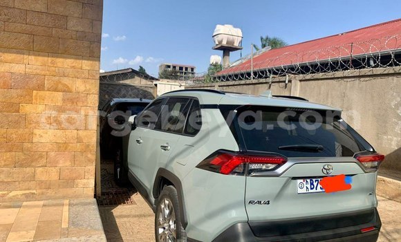 Buy Used Toyota RAV4 Green Car in Addis–Ababa in Ethiopia Buy Used Toyota RAV4 Green Car in Addis–Ababa in Ethiopia