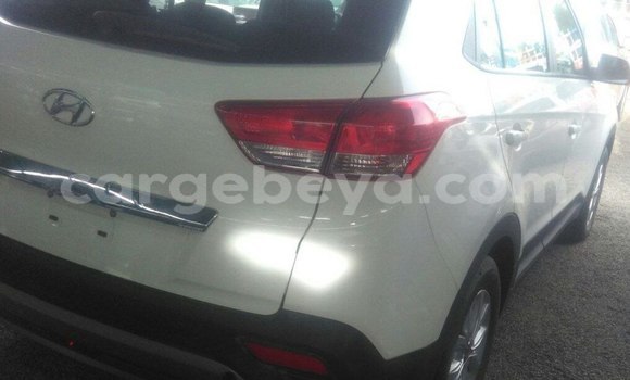 Haaraa Hyundai Creta White Makiinaa iti Addis–Ababa keessatti Ethiopia keessatti Haaraa Hyundai Creta White Makiinaa iti Addis–Ababa keessatti Ethiopia keessatti