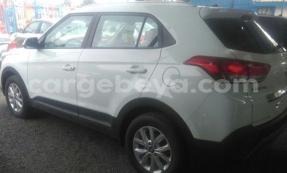 Haaraa Hyundai Creta White Makiinaa iti Addis–Ababa keessatti Ethiopia keessatti Haaraa Hyundai Creta White Makiinaa iti Addis–Ababa keessatti Ethiopia keessatti