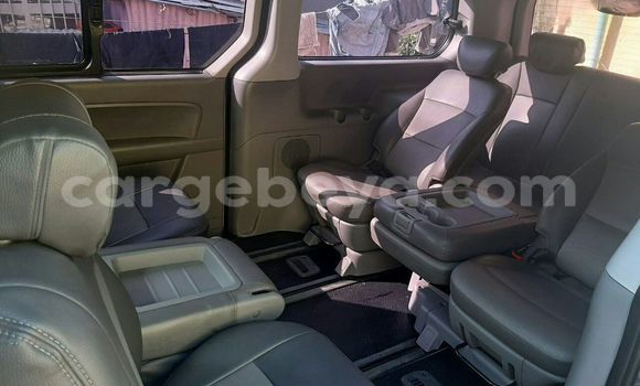 Oofamaa Hyundai Starex Silver Makiinaa iti Addis–Ababa keessatti Ethiopia keessatti Oofamaa Hyundai Starex Silver Makiinaa iti Addis–Ababa keessatti Ethiopia keessatti
