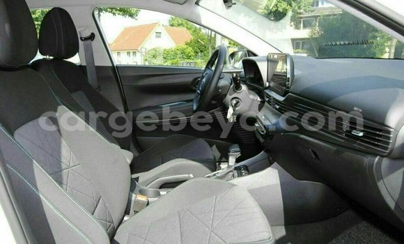 Buy New Hyundai Azera Silver Car in Addis–Ababa in Ethiopia Buy New Hyundai Azera Silver Car in Addis–Ababa in Ethiopia