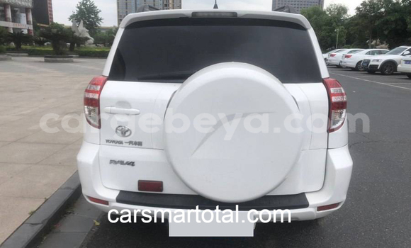 Buy Used Toyota RAV4 White Car in Adet in Amhara Buy Used Toyota RAV4 White Car in Adet in Amhara