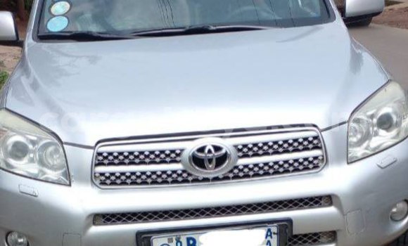 Oofamaa Toyota RAV4 Silver Makiinaa iti Addis–Ababa keessatti Ethiopia keessatti Oofamaa Toyota RAV4 Silver Makiinaa iti Addis–Ababa keessatti Ethiopia keessatti