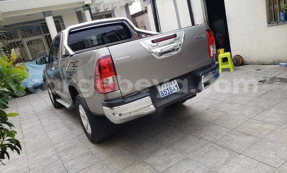 Buy Used Toyota Hilux Silver Car in Addis–Ababa in Ethiopia Buy Used Toyota Hilux Silver Car in Addis–Ababa in Ethiopia
