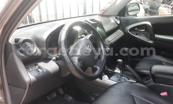 ይግዙ ያገለገለ Toyota RAV4 ብናማ መኪና በ አዲስ አበባ በ ኢትዮጵያ ይግዙ ያገለገለ Toyota RAV4 ብናማ መኪና በ አዲስ አበባ በ ኢትዮጵያ