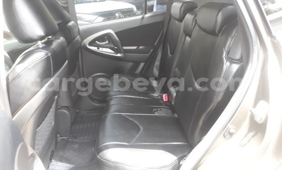 ይግዙ ያገለገለ Toyota RAV4 ብናማ መኪና በ አዲስ አበባ በ ኢትዮጵያ ይግዙ ያገለገለ Toyota RAV4 ብናማ መኪና በ አዲስ አበባ በ ኢትዮጵያ