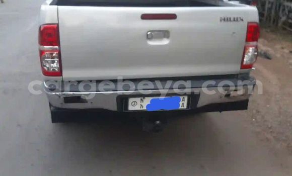 Buy Used Toyota Hilux Silver Car in Addis–Ababa in Ethiopia Buy Used Toyota Hilux Silver Car in Addis–Ababa in Ethiopia