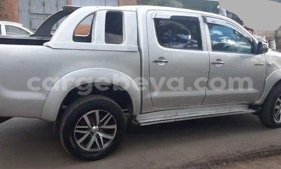 Buy Used Toyota Hilux Silver Car in Addis–Ababa in Ethiopia Buy Used Toyota Hilux Silver Car in Addis–Ababa in Ethiopia