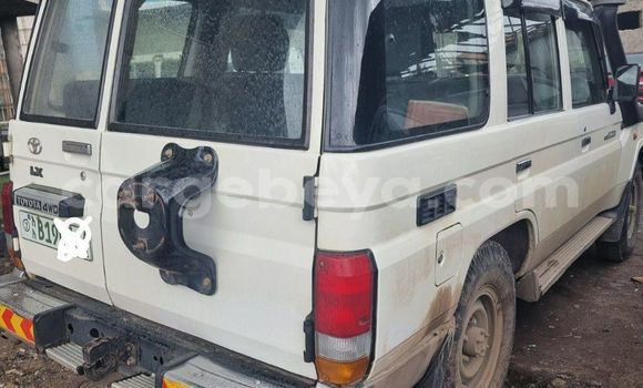 ይግዙ ያገለገለ Toyota Mark II ነጭ መኪና በ አዲስ አበባ በ ኢትዮጵያ ይግዙ ያገለገለ Toyota Mark II ነጭ መኪና በ አዲስ አበባ በ ኢትዮጵያ