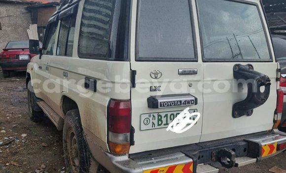 ይግዙ ያገለገለ Toyota Mark II ነጭ መኪና በ አዲስ አበባ በ ኢትዮጵያ ይግዙ ያገለገለ Toyota Mark II ነጭ መኪና በ አዲስ አበባ በ ኢትዮጵያ