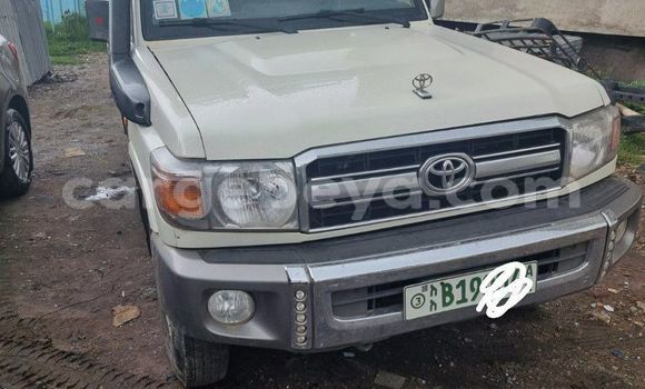 ይግዙ ያገለገለ Toyota Mark II ነጭ መኪና በ አዲስ አበባ በ ኢትዮጵያ ይግዙ ያገለገለ Toyota Mark II ነጭ መኪና በ አዲስ አበባ በ ኢትዮጵያ