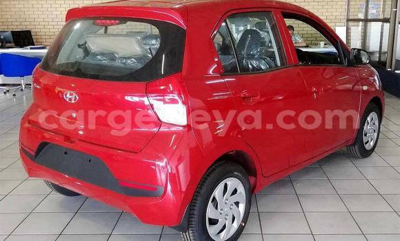 Haaraa Hyundai Atos Red Makiinaa iti Addis–Ababa keessatti Ethiopia keessatti Haaraa Hyundai Atos Red Makiinaa iti Addis–Ababa keessatti Ethiopia keessatti
