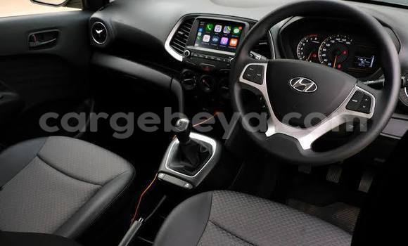 Haaraa Hyundai Atos Red Makiinaa iti Addis–Ababa keessatti Ethiopia keessatti Haaraa Hyundai Atos Red Makiinaa iti Addis–Ababa keessatti Ethiopia keessatti