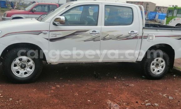ይግዙ ያገለገለ Toyota Hilux ነጭ መኪና በ አዲስ አበባ በ ኢትዮጵያ ይግዙ ያገለገለ Toyota Hilux ነጭ መኪና በ አዲስ አበባ በ ኢትዮጵያ