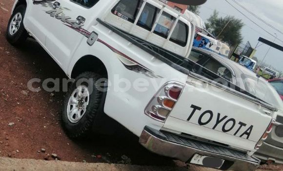 ይግዙ ያገለገለ Toyota Hilux ነጭ መኪና በ አዲስ አበባ በ ኢትዮጵያ ይግዙ ያገለገለ Toyota Hilux ነጭ መኪና በ አዲስ አበባ በ ኢትዮጵያ