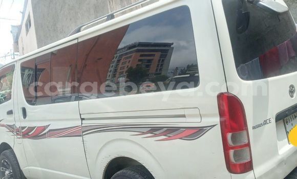 ይግዙ ያገለገለ Toyota Hiace ነጭ መኪና በ አዲስ አበባ በ ኢትዮጵያ ይግዙ ያገለገለ Toyota Hiace ነጭ መኪና በ አዲስ አበባ በ ኢትዮጵያ