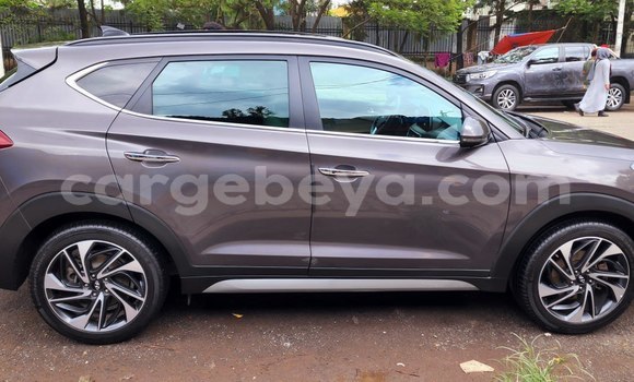 Oofamaa Hyundai Tucson Other Makiinaa iti Addis–Ababa keessatti Ethiopia keessatti Oofamaa Hyundai Tucson Other Makiinaa iti Addis–Ababa keessatti Ethiopia keessatti