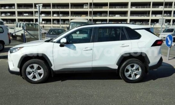 Buy Used Toyota RAV4 White Car in Addis–Ababa in Ethiopia Buy Used Toyota RAV4 White Car in Addis–Ababa in Ethiopia
