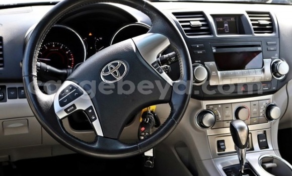 Buy Used Toyota Highlander White Car in Āsosa in Ethiopia Buy Used Toyota Highlander White Car in Āsosa in Ethiopia