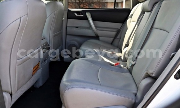 Buy Used Toyota Highlander White Car in Āsosa in Ethiopia Buy Used Toyota Highlander White Car in Āsosa in Ethiopia