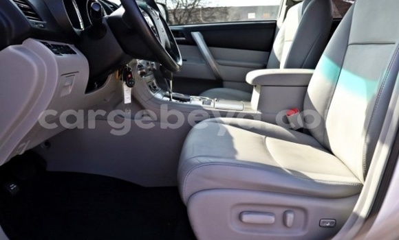 Buy Used Toyota Highlander White Car in Āsosa in Ethiopia Buy Used Toyota Highlander White Car in Āsosa in Ethiopia