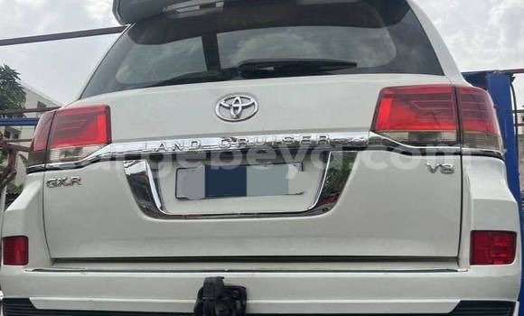 Buy Used Toyota Land Cruiser White Car in Addis–Ababa in Ethiopia Buy Used Toyota Land Cruiser White Car in Addis–Ababa in Ethiopia