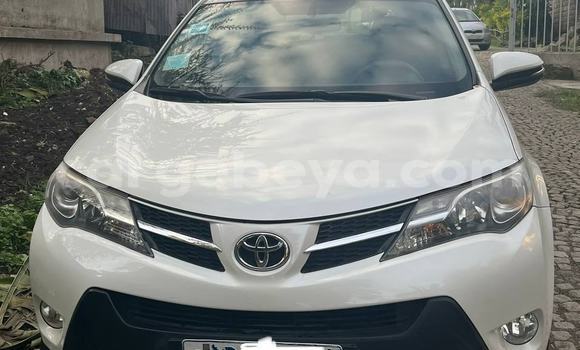 Buy Used Toyota RAV4 White Car in Addis–Ababa in Ethiopia Buy Used Toyota RAV4 White Car in Addis–Ababa in Ethiopia