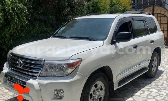 Buy Used Toyota Land Cruiser White Car in Addis–Ababa in Ethiopia