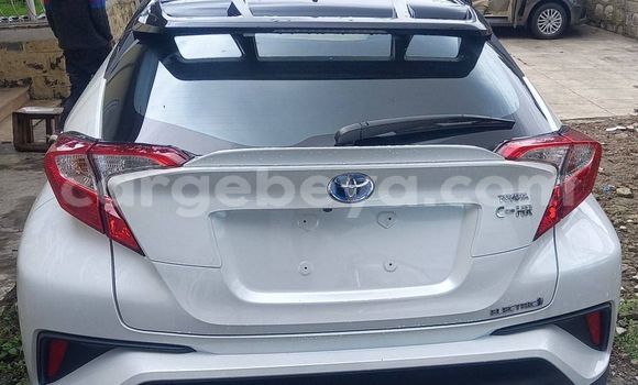Acheter Neuf Voiture Toyota C-HR Blanc à Addis Ababa, Ethiopie Acheter Neuf Voiture Toyota C-HR Blanc à Addis Ababa, Ethiopie