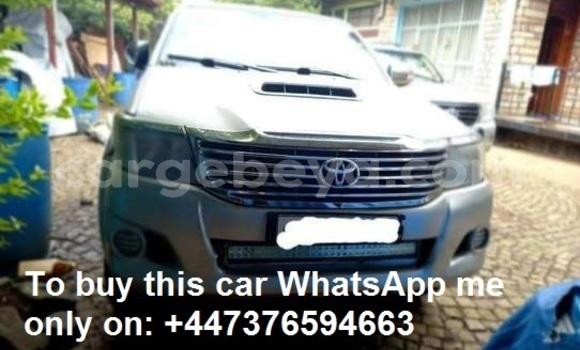 ይግዙ ያገለገለ Toyota Hilux ብር መኪና በ አዲስ አበባ በ ኢትዮጵያ