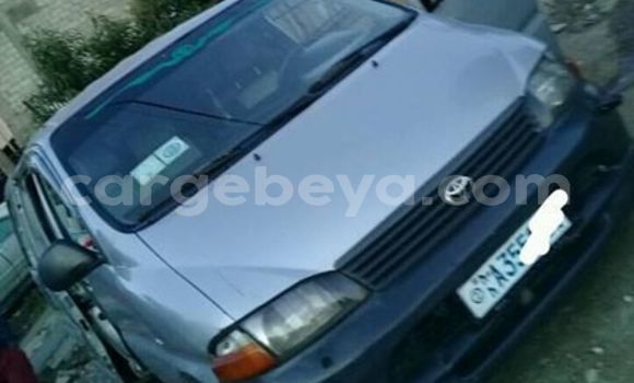 Oofamaa Toyota Dolphin Silver Makiinaa iti Addis–Ababa keessatti Ethiopia keessatti Oofamaa Toyota Dolphin Silver Makiinaa iti Addis–Ababa keessatti Ethiopia keessatti