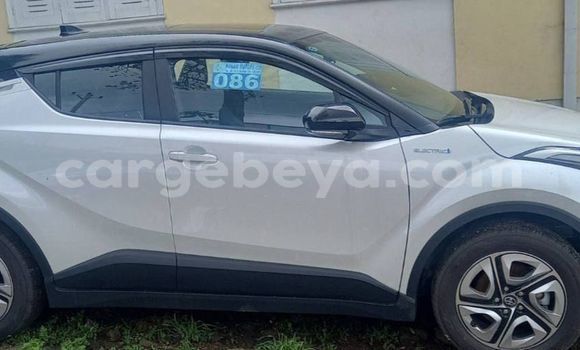 Acheter Neuf Voiture Toyota C-HR Blanc à Addis Ababa, Ethiopie Acheter Neuf Voiture Toyota C-HR Blanc à Addis Ababa, Ethiopie