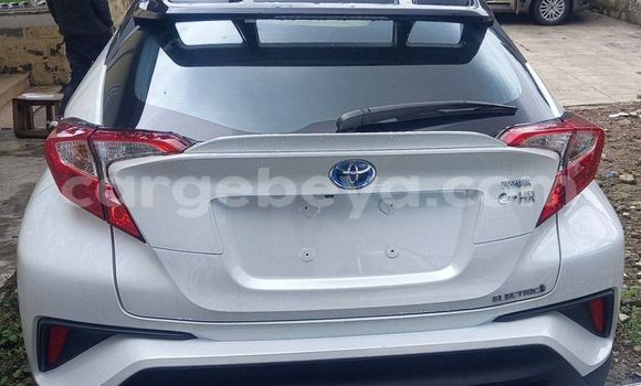 Acheter Neuf Voiture Toyota C-HR Blanc à Addis Ababa, Ethiopie Acheter Neuf Voiture Toyota C-HR Blanc à Addis Ababa, Ethiopie