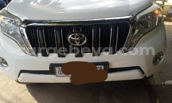 ይግዙ ያገለገለ Toyota Land Cruiser Prado ነጭ መኪና በ አዲስ አበባ በ ኢትዮጵያ