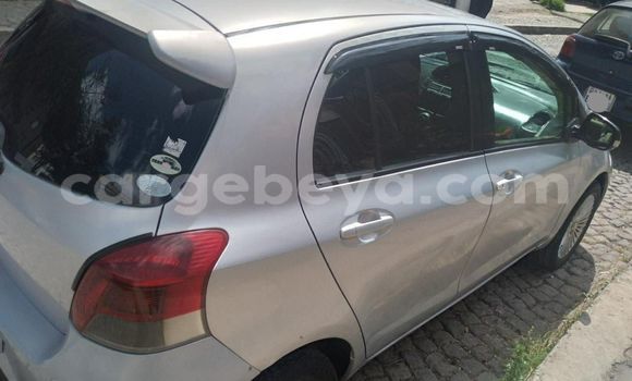 Acheter Occasion Voiture Toyota Yaris Gris à Addis Ababa, Ethiopie Acheter Occasion Voiture Toyota Yaris Gris à Addis Ababa, Ethiopie