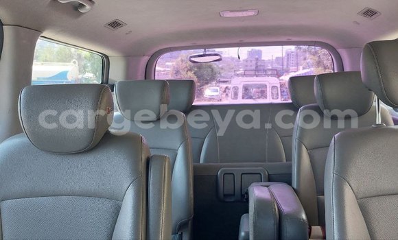 Acheter Occasion Voiture Hyundai Grand Starex Gris à Addis Ababa, Ethiopie Acheter Occasion Voiture Hyundai Grand Starex Gris à Addis Ababa, Ethiopie