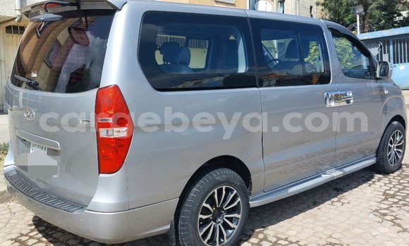 Acheter Occasion Voiture Hyundai Grand Starex Gris à Addis Ababa, Ethiopie Acheter Occasion Voiture Hyundai Grand Starex Gris à Addis Ababa, Ethiopie