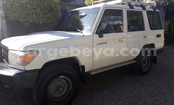 ይግዙ ያገለገለ Toyota Mark II ነጭ መኪና በ አዲስ አበባ በ ኢትዮጵያ