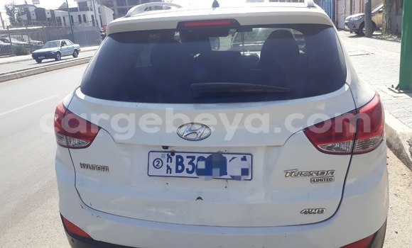 Acheter Occasion Voiture Hyundai Tucson Blanc à Addis Ababa, Ethiopie Acheter Occasion Voiture Hyundai Tucson Blanc à Addis Ababa, Ethiopie