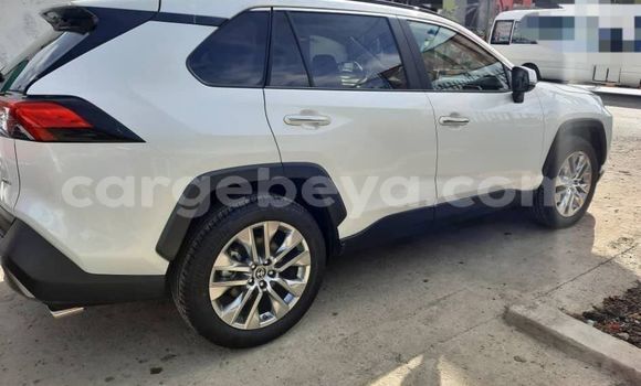 Acheter Occasion Voiture Toyota RAV4 Blanc à Addis Ababa, Ethiopie Acheter Occasion Voiture Toyota RAV4 Blanc à Addis Ababa, Ethiopie